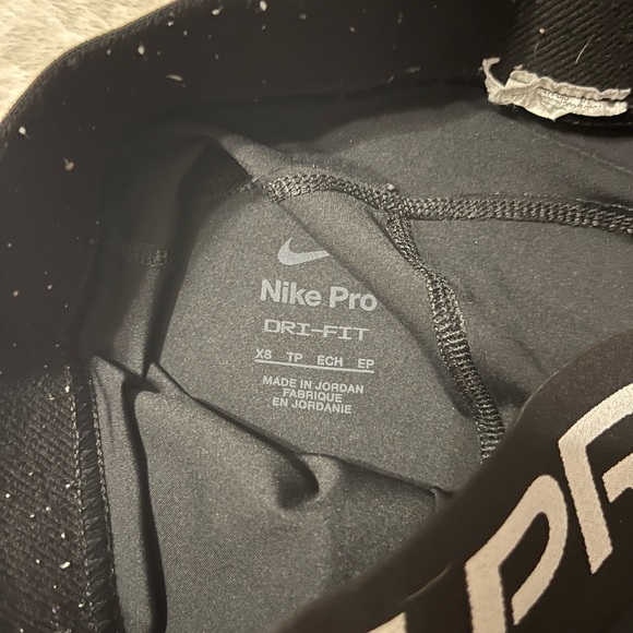 NIKE PRO’s Youth XL - Picture 3 of 3